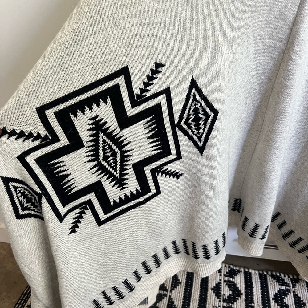 Chasor Cream & Gray Patterned Women's Sweater - Picture 6 of 11